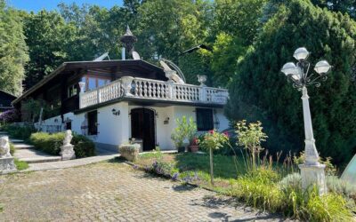 Herrliches Grundstück mit kleinem Haus und eigenem Wald